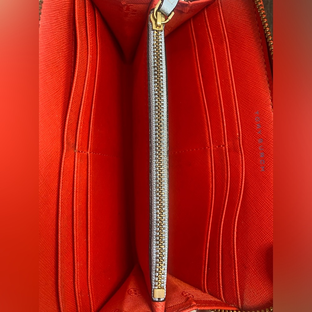 Tory Burch Zip-around Wallet - Picture 9 of 15